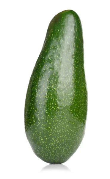 Verse groene avocado of alligator pear geïsoleerd op witte achtergrond. — Stockfoto