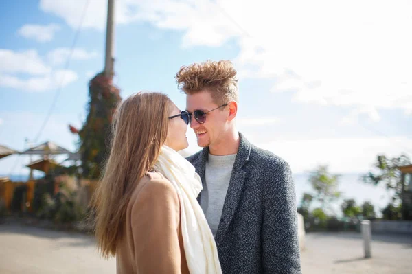 Happy young couple having fun and laughing together outdoors. — Stock Photo, Image