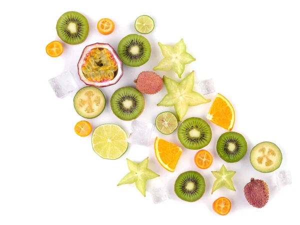 Rodajas Tropicales Frescas Frutas Carambolas Exóticas Jugosas Naranjas Litchi Kiwis — Foto de Stock