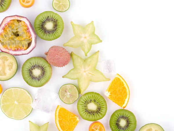 Rodajas Tropicales Frescas Frutas Carambola Exótica Jugosa Naranjas Litchi Kiwis — Foto de Stock