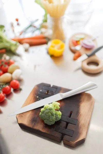 Proces Vaření Zeleniny Místnosti Kuchyň Detail Různých Složek Pro Zdravé — Stock fotografie
