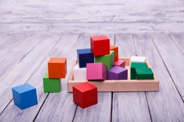 Çocuklar için eğitici bir oyun. 