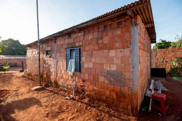 Planaltina, Gois, Brezilya-14 Temmuz 2018: Brezilya genelinde yaygın olarak görülen ilkel konut koşulları.