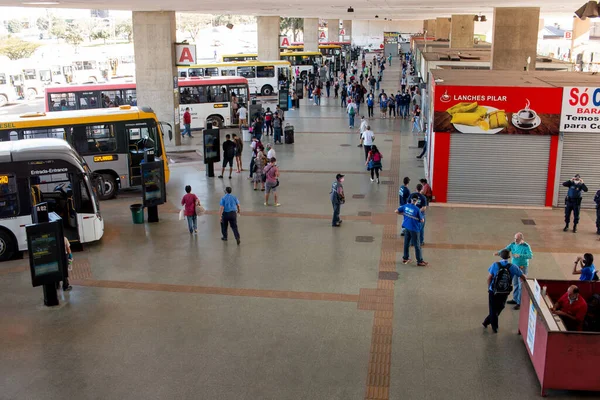 Brasilia, Brezilya-28 Nisan 2020: Coronavirus salgını nedeniyle Ulaşım olarak Yakın Boş Otobüs İstasyonu yavaşladı