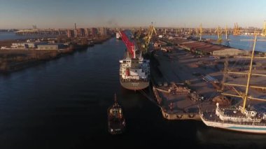 Morskoy Kanalı 'ndaki gemiler, Saint Petersburg