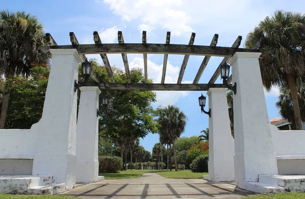 Florida pergola ağ geçidi