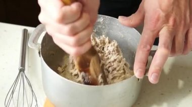 Fırıncı hamuru kneads