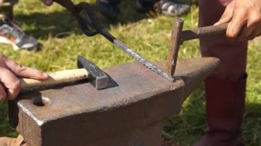 Demirci dövme metal