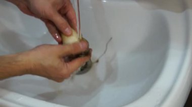 Adam mantar temizleme