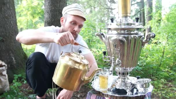 Ancient old samovar — Stock Video