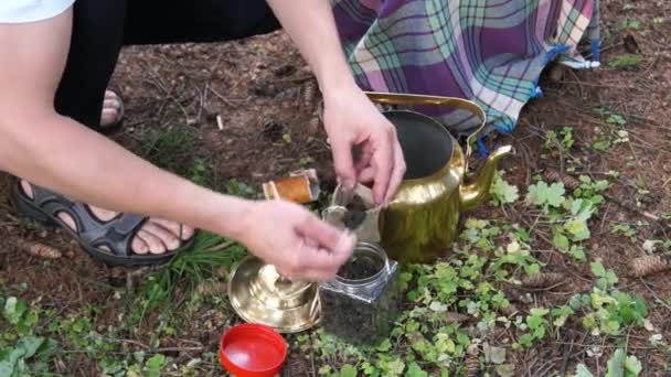 Ancien vieux samovar. Théière vintage — Video