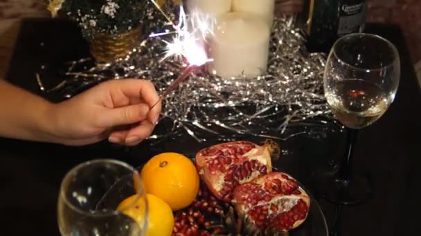 Sparkler. Christmas dinner. New Year 2018 decorations — Stock Video