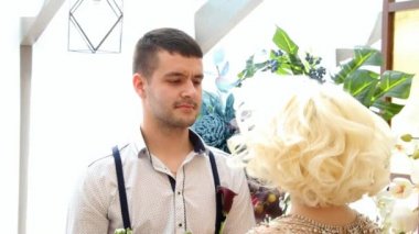 Yeni evliler. Damat ve gelin. Yeni evliler evli. Yeni evli