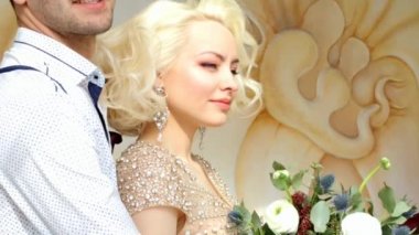 Yeni evliler. Damat ve gelin. Yeni evliler evli. Yeni evli