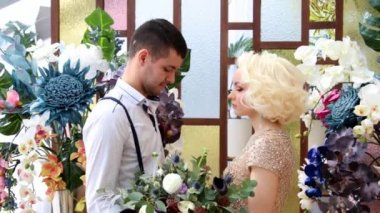 Yeni evliler. Damat ve gelin. Yeni evliler evli. Yeni evli