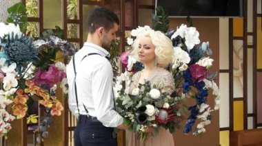 Yeni evliler. Damat ve gelin. Yeni evliler evli. Yeni evli