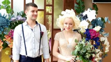 Yeni evliler. Damat ve gelin. Yeni evliler evli. Yeni evli