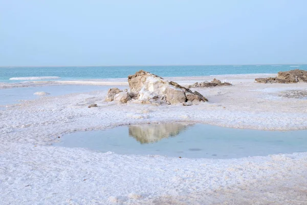 Küstenlandschaft am Toten Meer. — Stockfoto