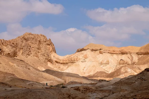Turystyki górskiej w pustyni Negew. — Zdjęcie stockowe