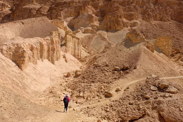Senderismo por el desierto en las montañas del Negev . —  Fotos de Stock