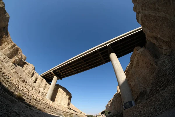 Viaduct in Judea-woestijn. — Stockfoto