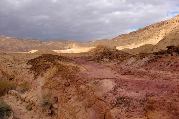 Вулканічний ландшафт пустелі в Негеві. — стокове фото