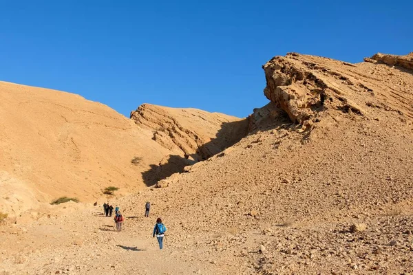 Hiking in Negev desert, Israel. — Stock Photo, Image