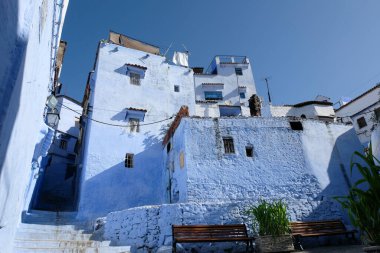 Kasbah 'ta eski cadde mavi ve beyaz - şehrin eski kısmı Şef Fas,.