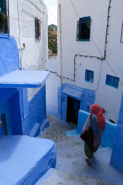 Alone Female Tourist Traveling Kasbah Old Part City Chefchaouen Morocco — Stock Photo, Image