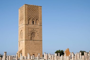 Hasan Kulesi, Rabat, Fas 'taki Kral 5. Muhammed' in mozolesinin karşısında.