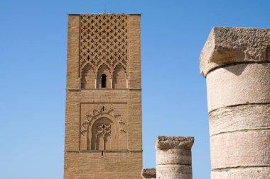 Rabat, Fas 'taki Kral V. Muhammed' in mozolesi yakınlarındaki Hasan Minaresi.