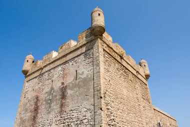 Sqala du Port, Essaouira, Fas Atlantik limanında bir savunma kulesi.