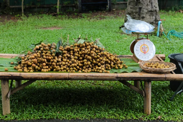 Longan shop in local style. Longan shop in vintage market. — Stock Photo, Image