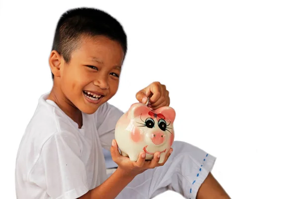 Pequeño chico asiático sostener alcancía en las manos con caras sonrientes sobre fondo blanco. Ahorro de dinero concepto . —  Fotos de Stock