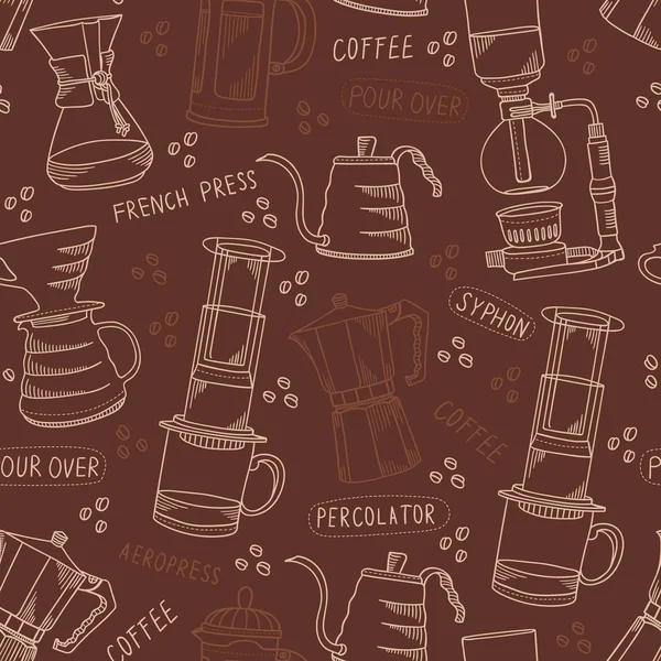 Alternative Kaffeebrühmethoden nahtloses Muster mit Perkolatoren, Kaffeebohnen und Schriftzug. Vintage braun und beige Vektor Hintergrund. Handgezeichnete Kaffeekannen und Wasserkocher Elemente Design Textur — Stockvektor