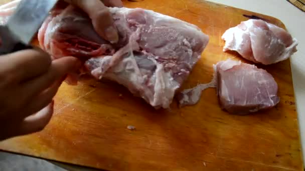 Woman cutting raw beef meat on a cutting board for cooking stew or goulash — Stock Video