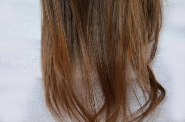 Lange braune haare von hinten