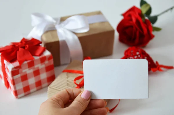 Girl Holds Blank Card Inscription Background Gifts Bows Ribbons Red — Stock Photo, Image