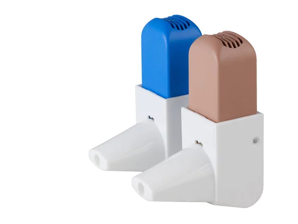 Blaue und braune Asthma-Inhalatoren — Stockfoto