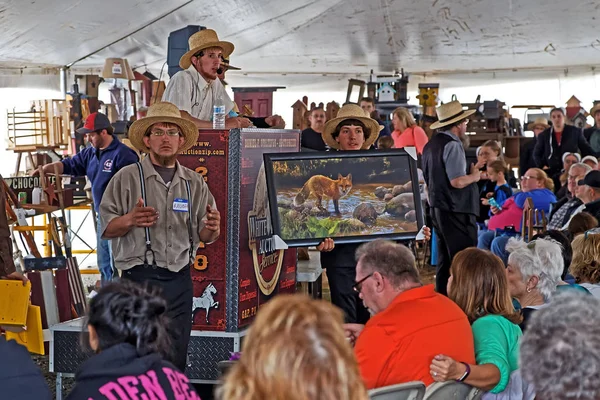 Volontari Amish all'asta della contea di Lancaster — Foto Stock