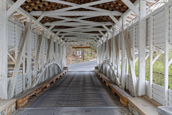 Die knox überdachte Brücke im Talschmiedepark — Stockfoto