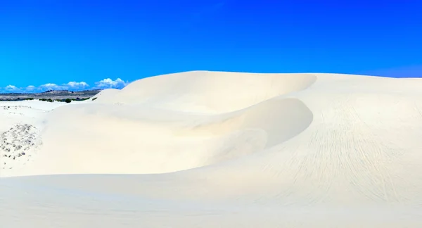 Csodálatos a sivatagban fehér homok dűne Mui Ne, Vietnam — Stock Fotó