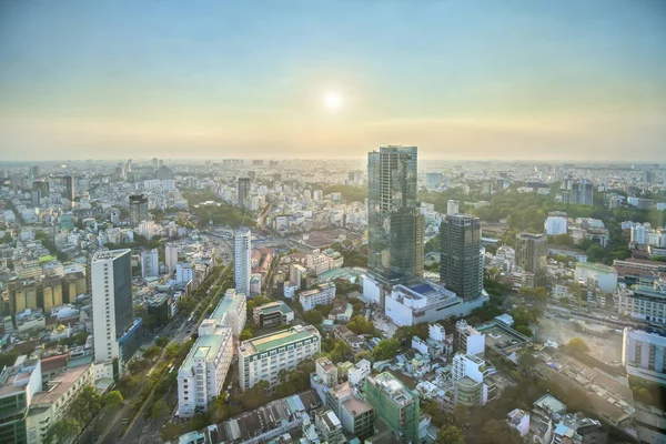 Ne zaman kentsel alanlarda güneşin doğduğunu yüksek görünüm Saigon manzarası