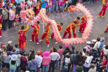 Ejderha dans festivali sokakta 
