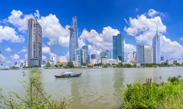 Gökdelenler mimari ofis kuleleri ile Nehri