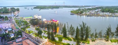 Doğal Ninh Kieu nehir kıyısına bakan Wharf 