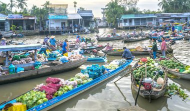 Pazar sabah yüzen kalabalık çiftçiler satınalma 