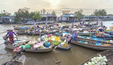 Pazar sabah yüzen kalabalık çiftçiler satınalma 