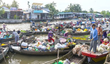 Pazar sabah yüzen kalabalık çiftçiler satınalma 