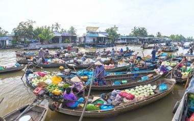 Pazar sabah yüzen kalabalık çiftçiler satınalma 